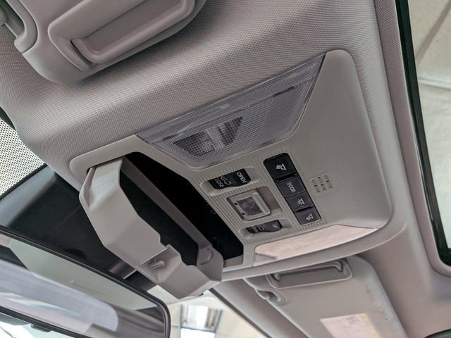 Used 2021 Toyota RAV4 XLE w/ Convenience Package AWD/4WD image 17