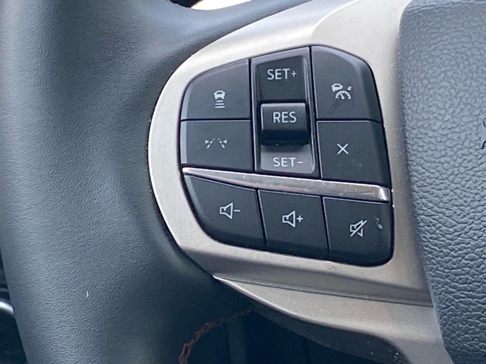 Certified 2025 Ford Explorer Active RWD image 6