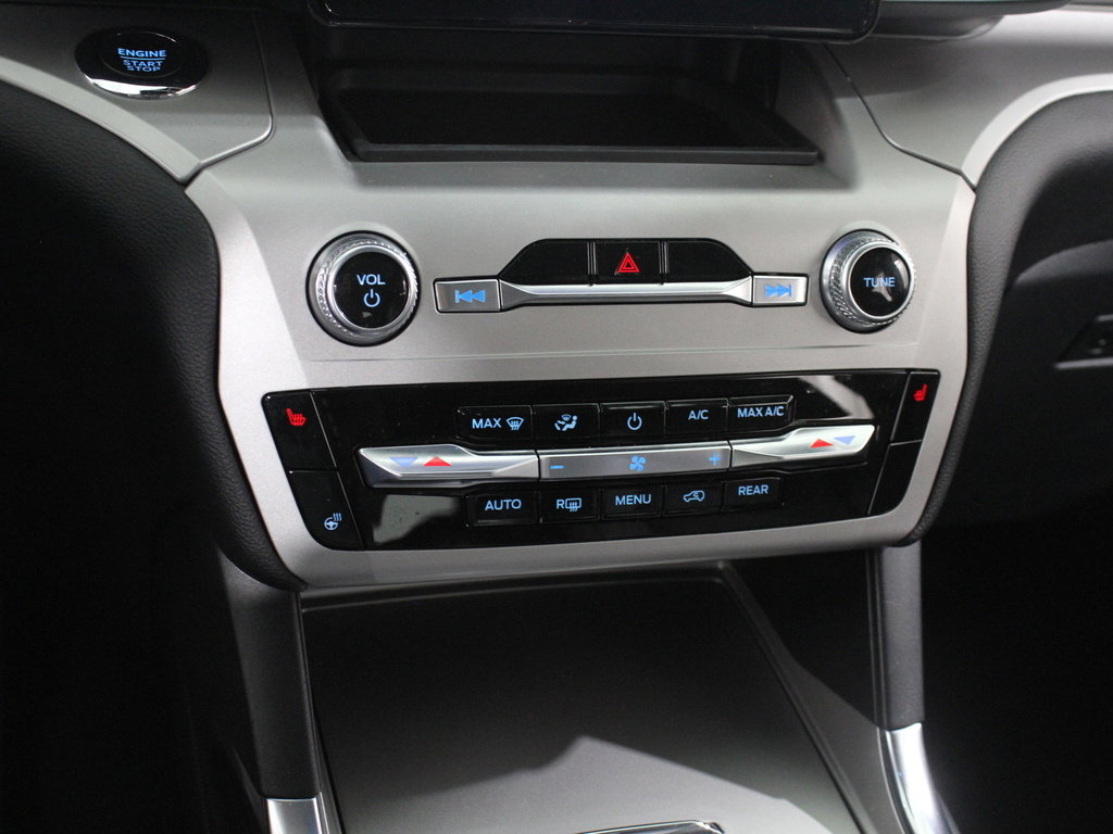 Certified 2022 Ford Explorer XLT w/ Equipment Group 202A image 16