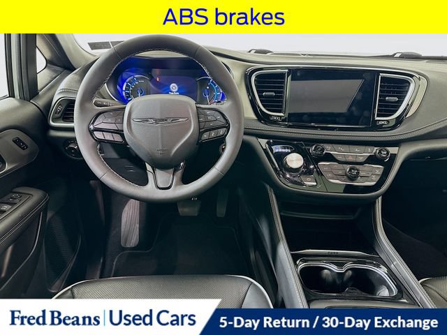 Used 2023 Chrysler Pacifica Limited w/ S Appearance Package FWD image 29