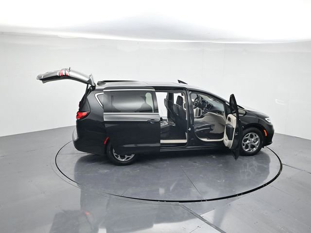 Used 2024 Chrysler Pacifica Limited image 46