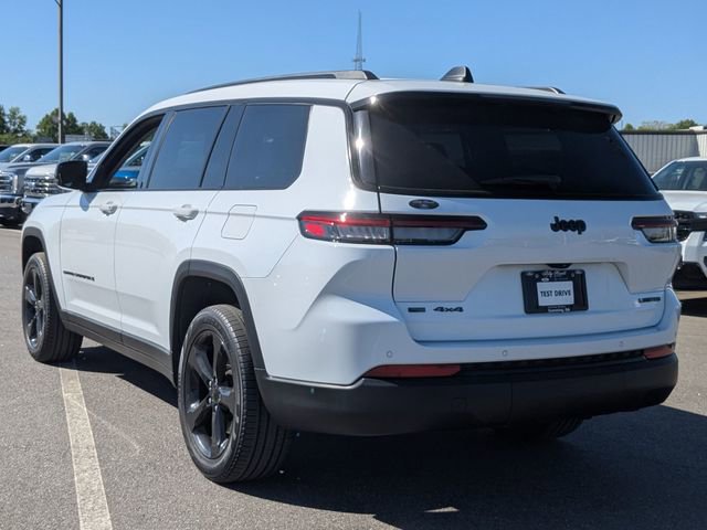 Used 2023 Jeep Grand Cherokee L Limited w/ Black Appearance Package AWD/4WD image 5