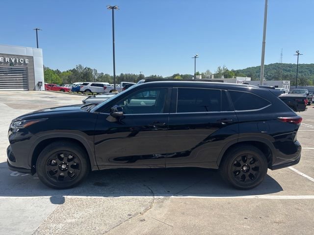 Used 2024 Toyota Highlander XLE image 2