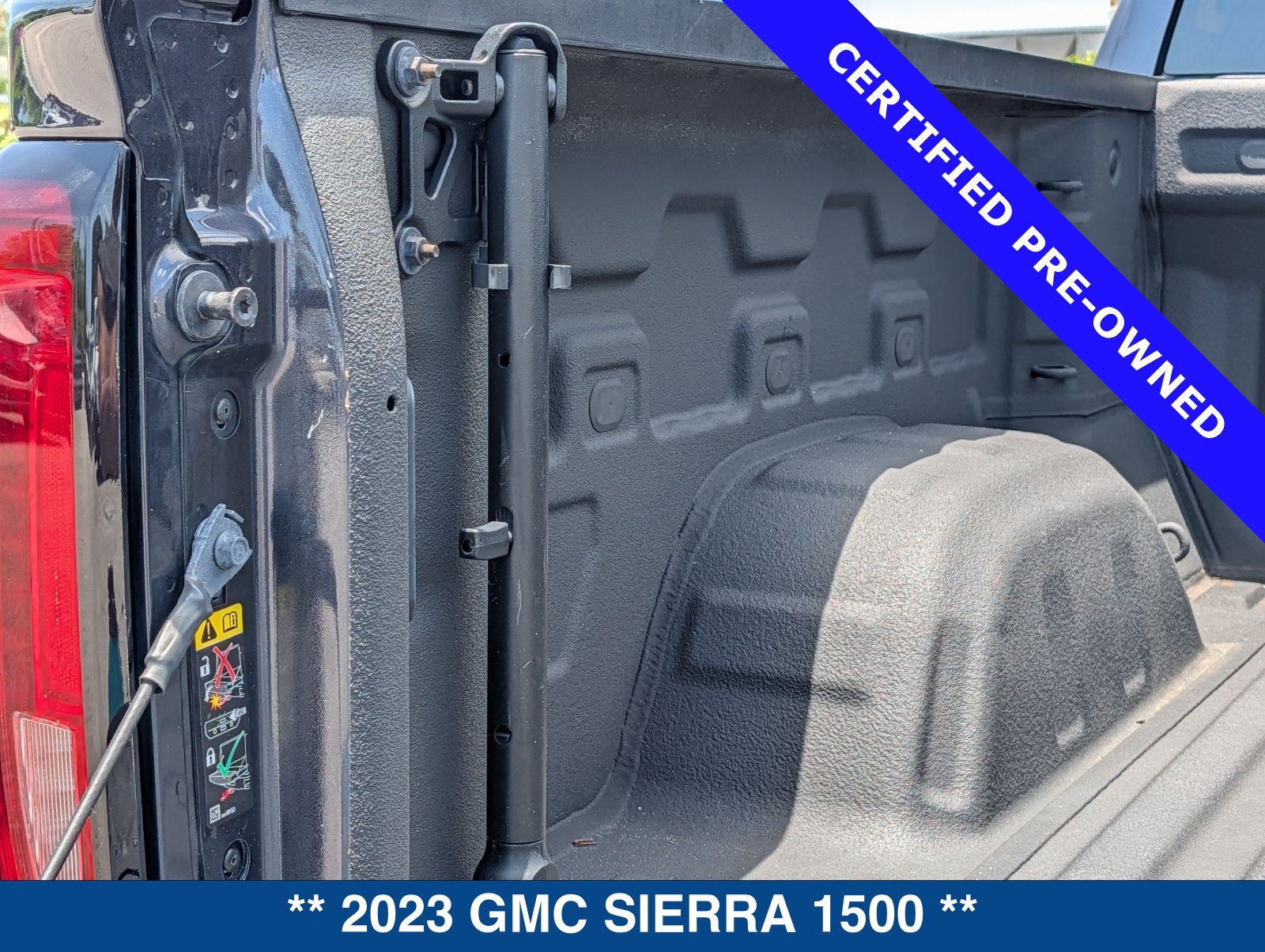 Used 2023 GMC Sierra 1500 SLT w/ SLT Premium Package AWD/4WD image 14