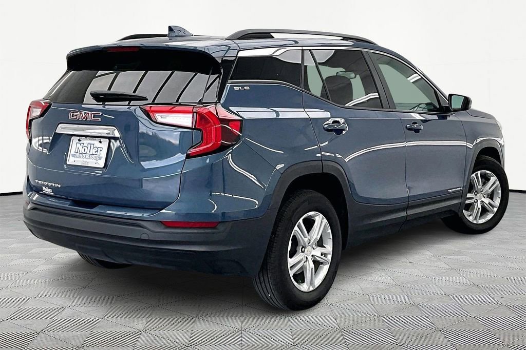 Used 2024 GMC Terrain SLE w/ Driver Convenience Package image 4