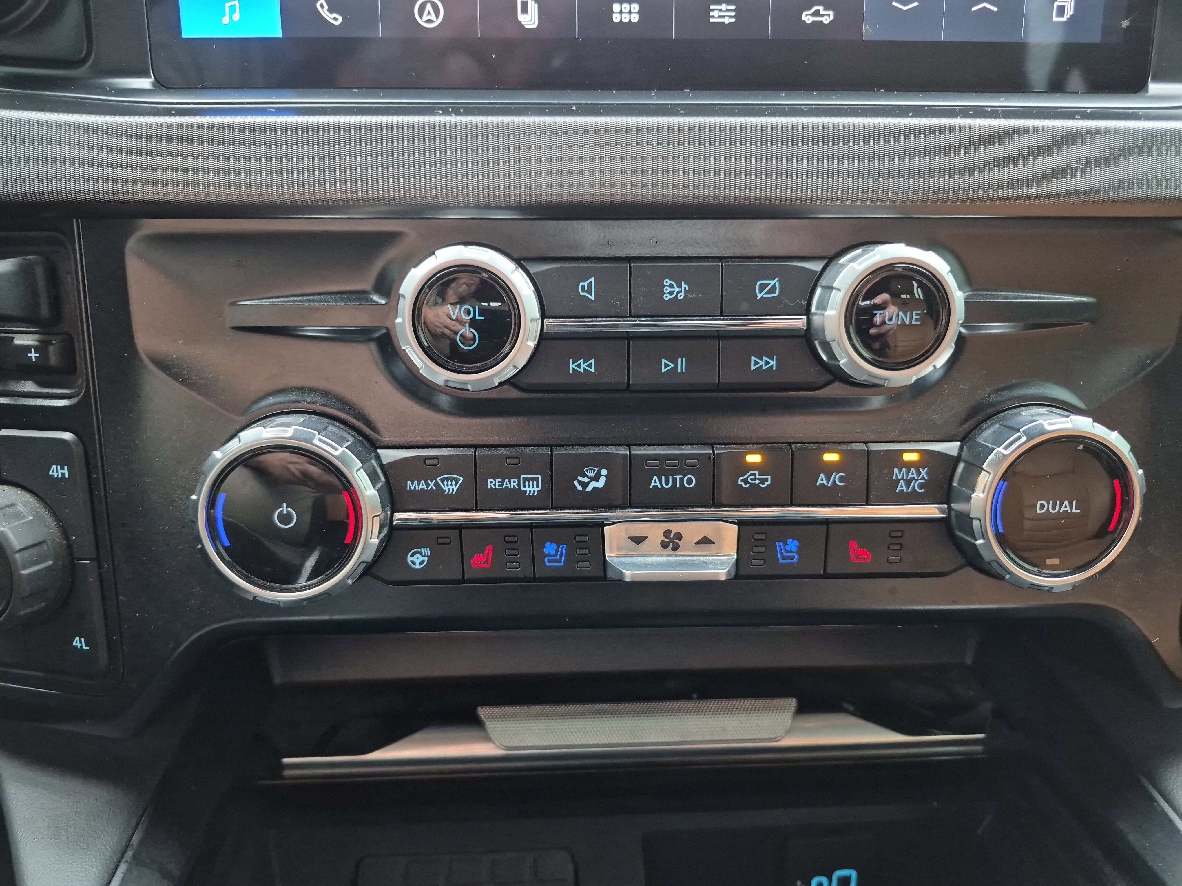 Certified 2024 Ford F250 Platinum w/ Tremor Off-Road Package image 41