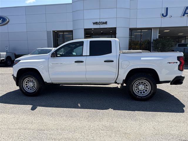 Used 2025 Chevrolet Colorado W/T w/ Advanced Trailering Package AWD/4WD image 2