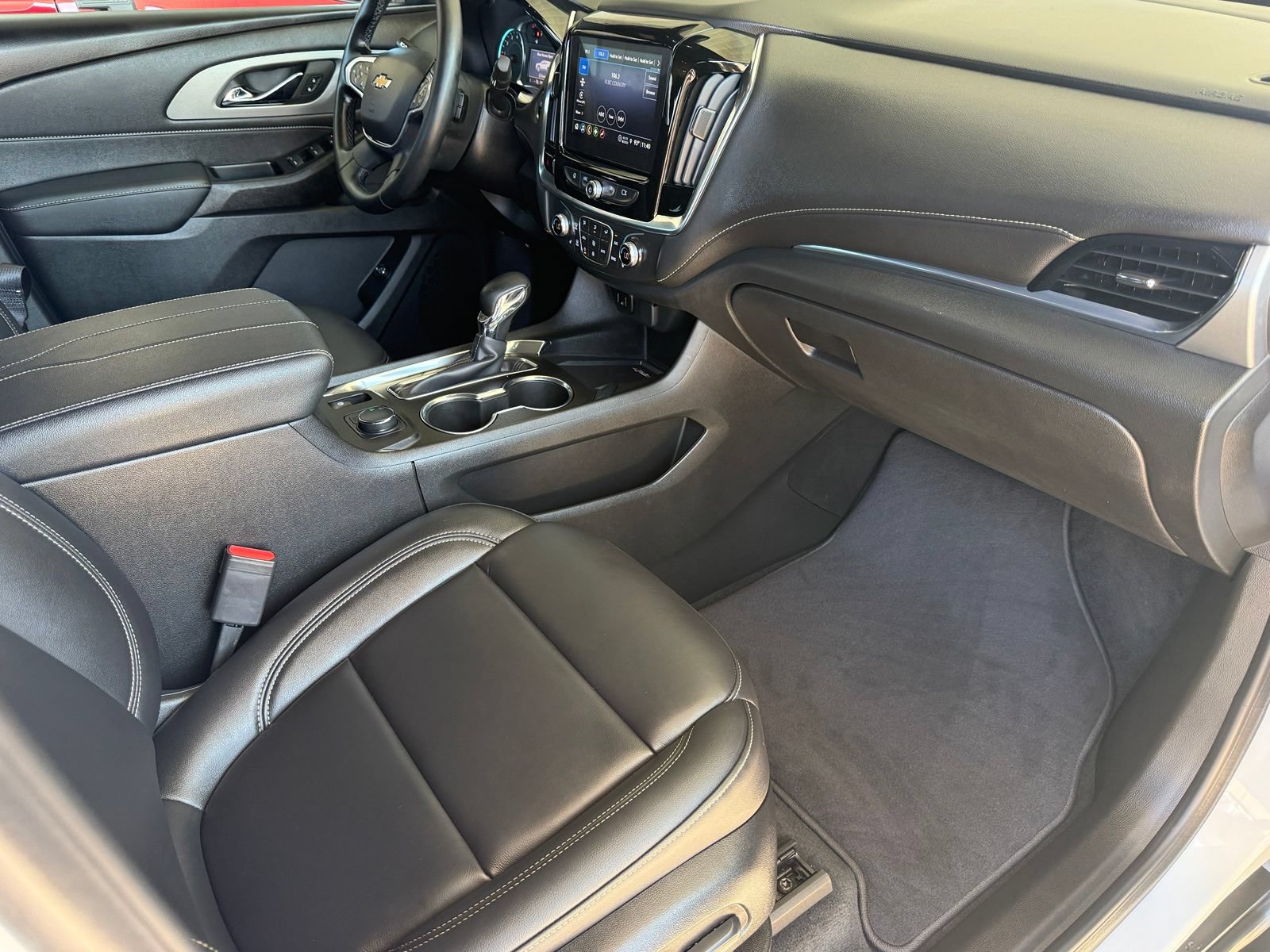 Used 2023 Chevrolet Traverse LT FWD image 16