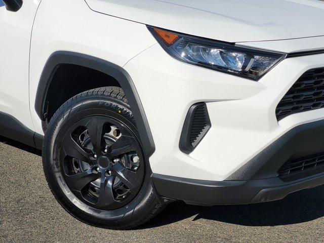 Used 2022 Toyota RAV4 LE image 9