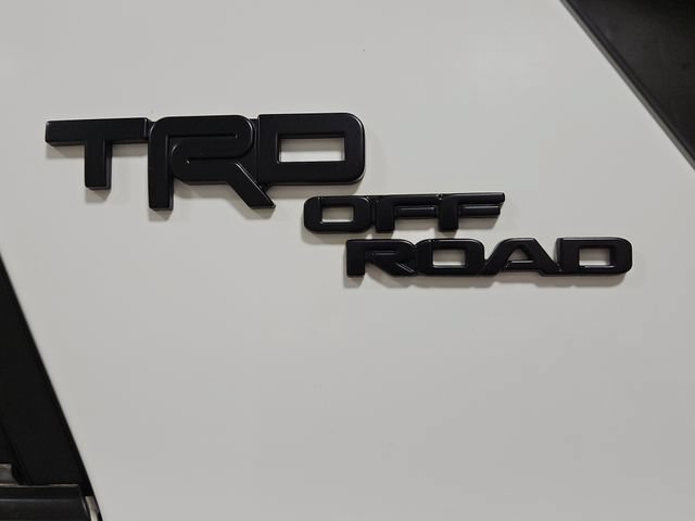 Used 2022 Toyota 4Runner TRD Off-Road Premium AWD/4WD image 37