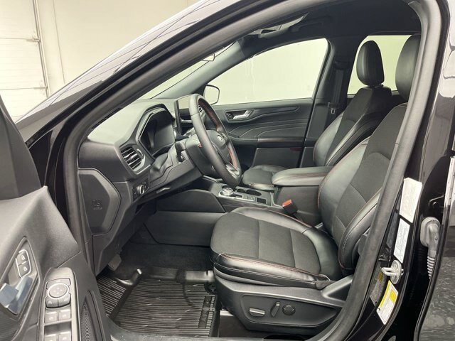 Certified 2025 Ford Escape ST-Line w/ Tech Pack #1 AWD/4WD image 3
