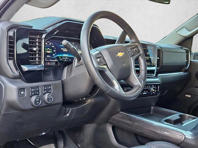 Used 2025 Chevrolet Silverado 2500 LTZ w/ LTZ Convenience Package AWD/4WD image 10