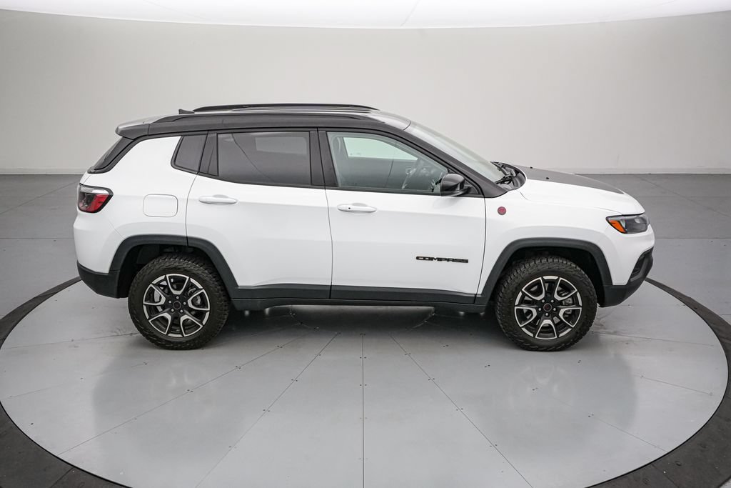 Used 2025 Jeep Compass Trailhawk AWD/4WD video 3
