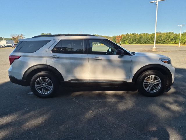 Certified 2023 Ford Explorer XLT w/ Equipment Group 202A AWD/4WD image 3
