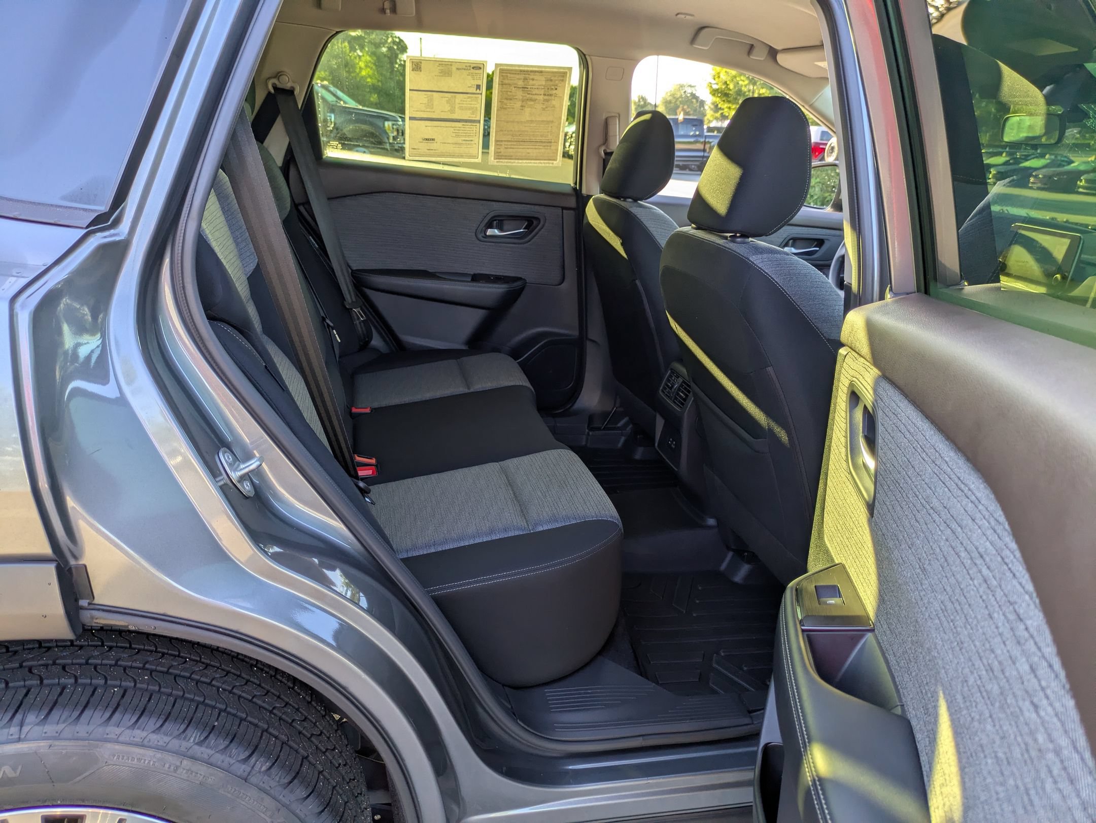 Used 2023 Nissan Rogue SV FWD image 34