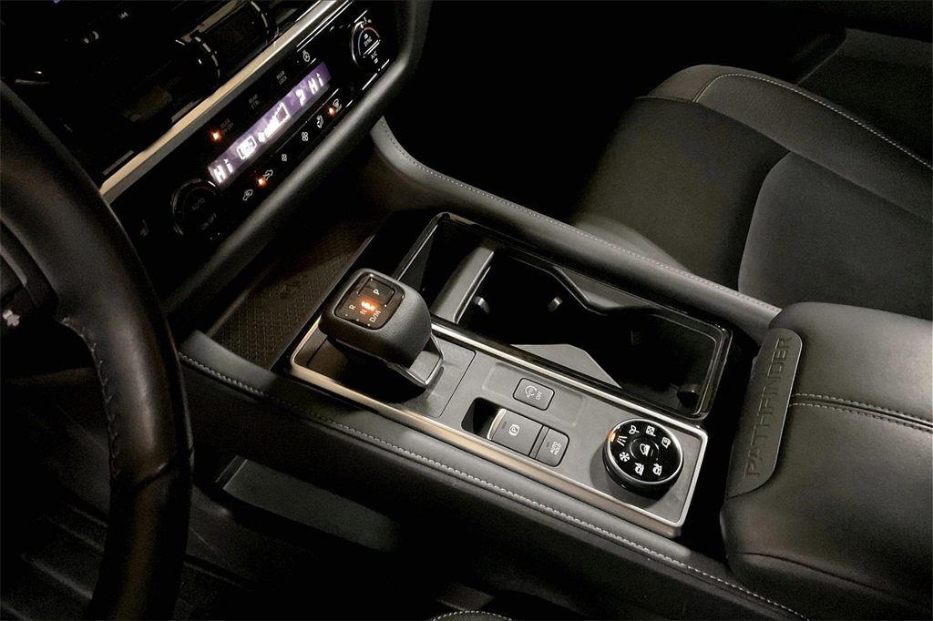 Used 2023 Nissan Pathfinder SL image 16