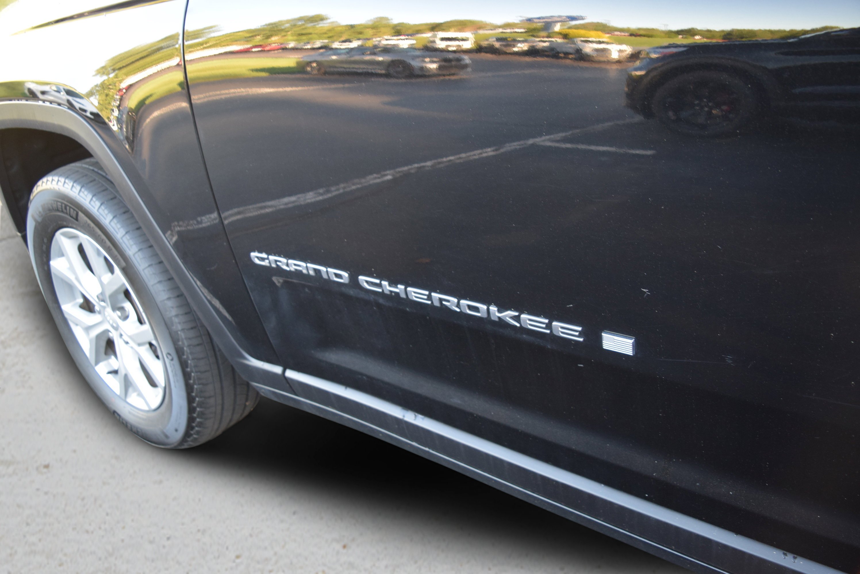 Used 2023 Jeep Grand Cherokee L Limited AWD/4WD image 11