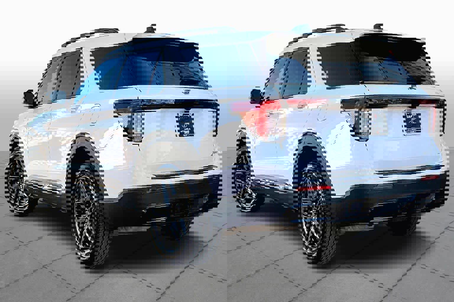 Certified 2025 Ford Explorer ST-Line w/ Premium Package image 7