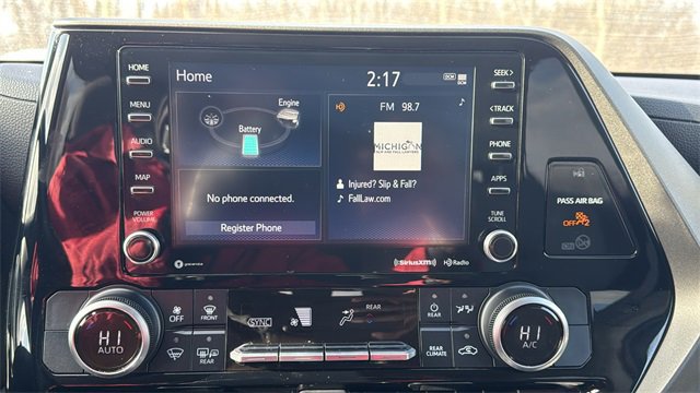 Used 2021 Toyota Highlander LE image 24