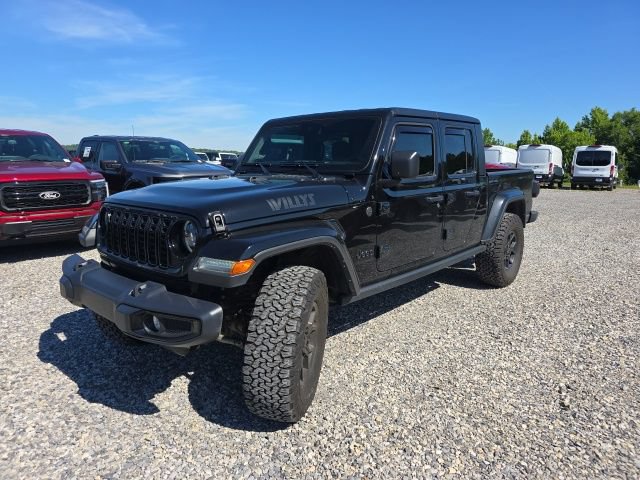 Used 2024 Jeep Gladiator Sport AWD/4WD image 2
