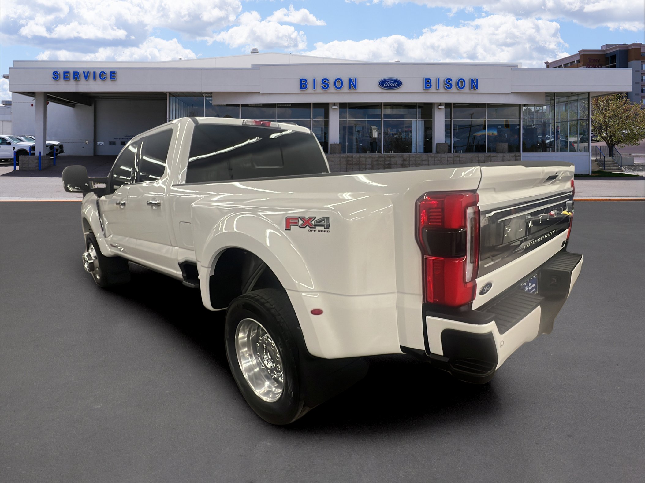 Certified 2024 Ford F450 Platinum w/ FX4 Off-Road Package image 5