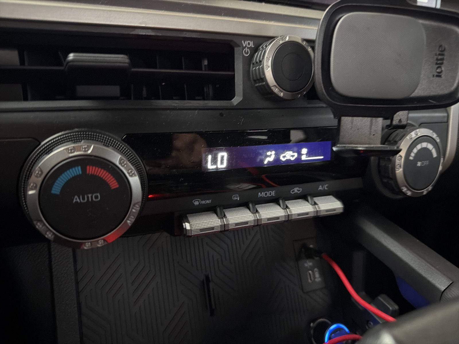 Used 2025 Toyota Tacoma TRD Off-Road image 24