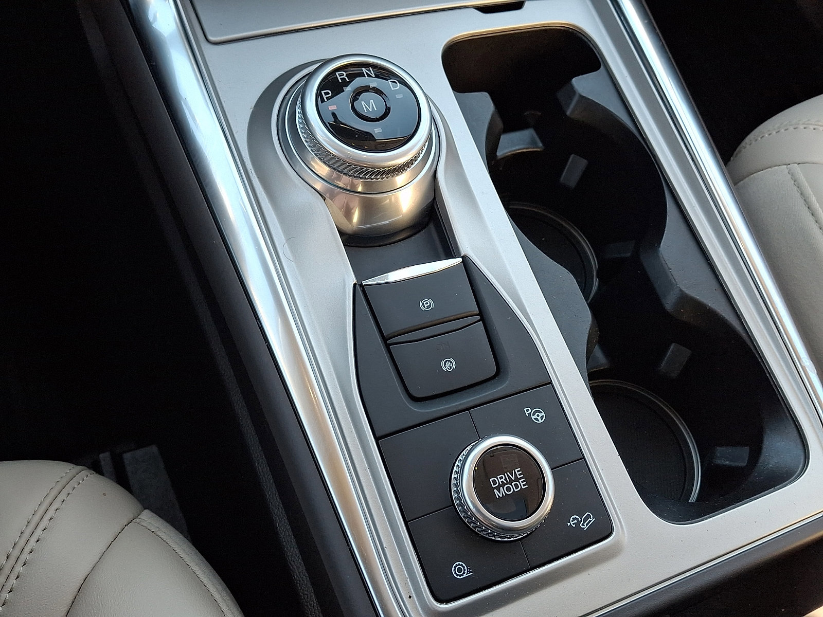 Certified 2021 Ford Explorer Platinum w/ Premium Technology Package image 22