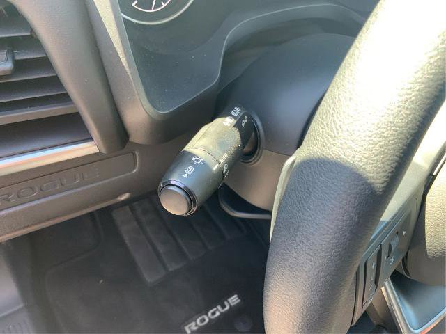 Used 2024 Nissan Rogue S FWD image 17
