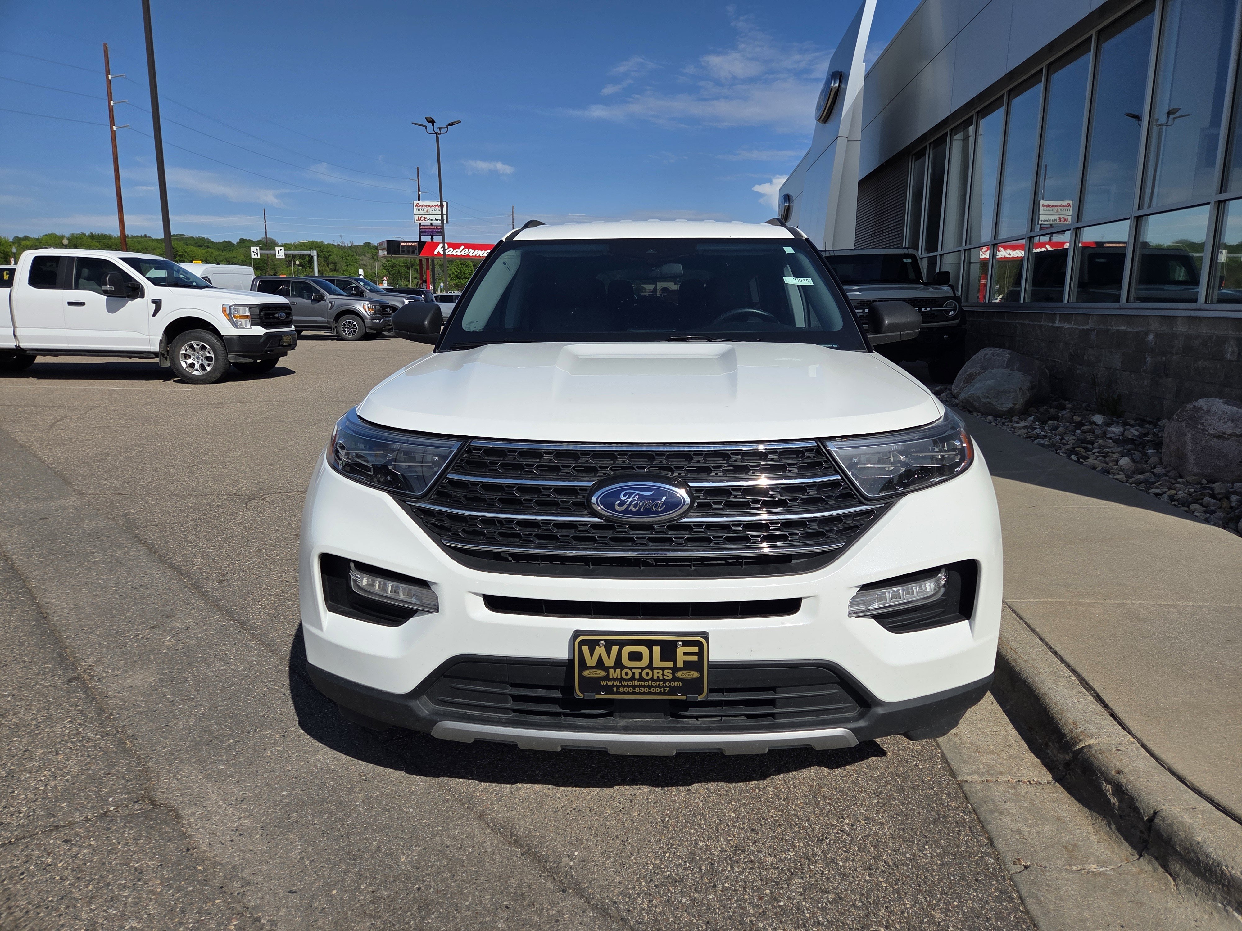 Certified 2023 Ford Explorer XLT w/ Equipment Group 202A AWD/4WD image 4
