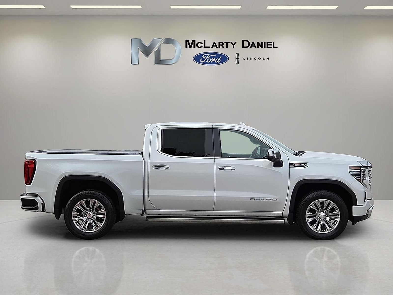 Used 2023 GMC Sierra 1500 Denali AWD/4WD image 6