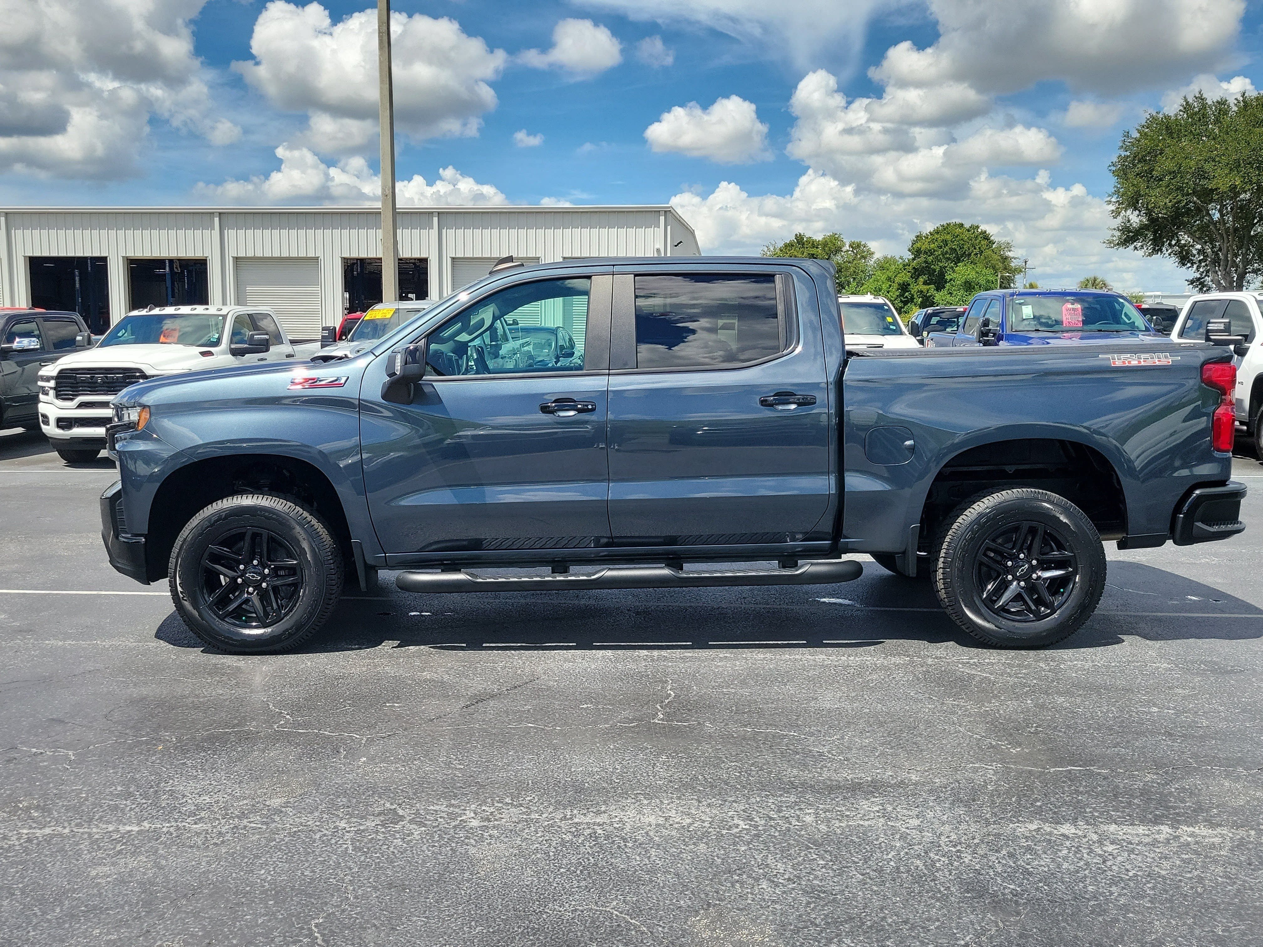 Used 2020 Chevrolet Silverado 1500 LT Trail Boss AWD/4WD image 6