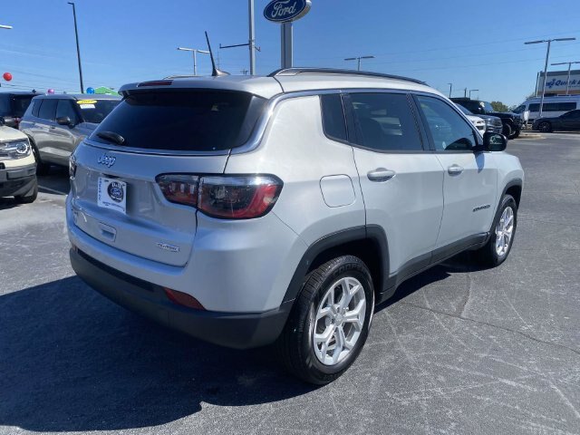Used 2024 Jeep Compass Latitude AWD/4WD image 7