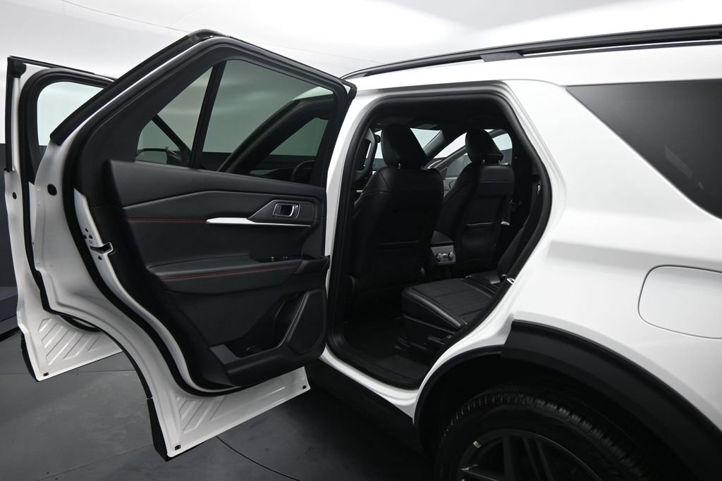 Certified 2025 Ford Explorer ST-Line w/ ST-Line Street Pack AWD/4WD image 16