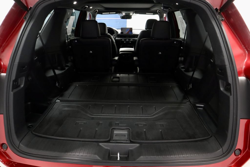Used 2025 Honda Pilot TrailSport image 14
