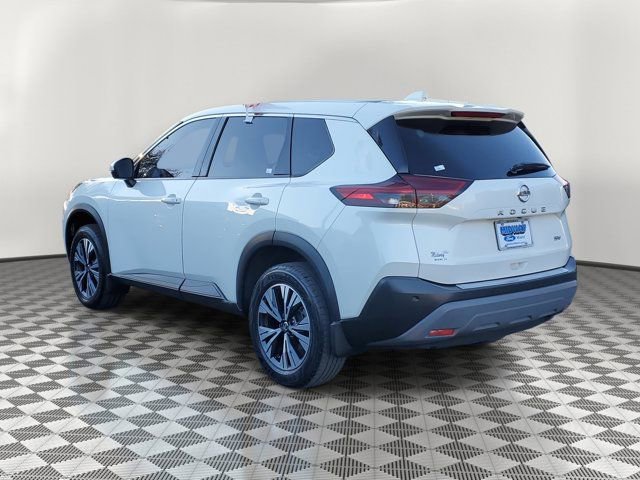 Used 2021 Nissan Rogue SV image 2
