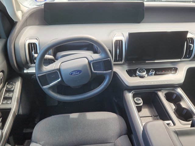 Certified 2025 Ford Expedition Active AWD/4WD image 12