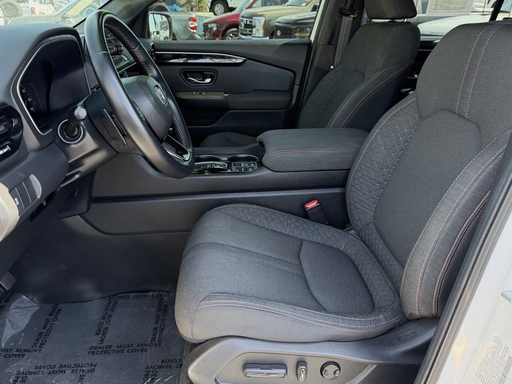 Used 2025 Honda Pilot Sport image 15