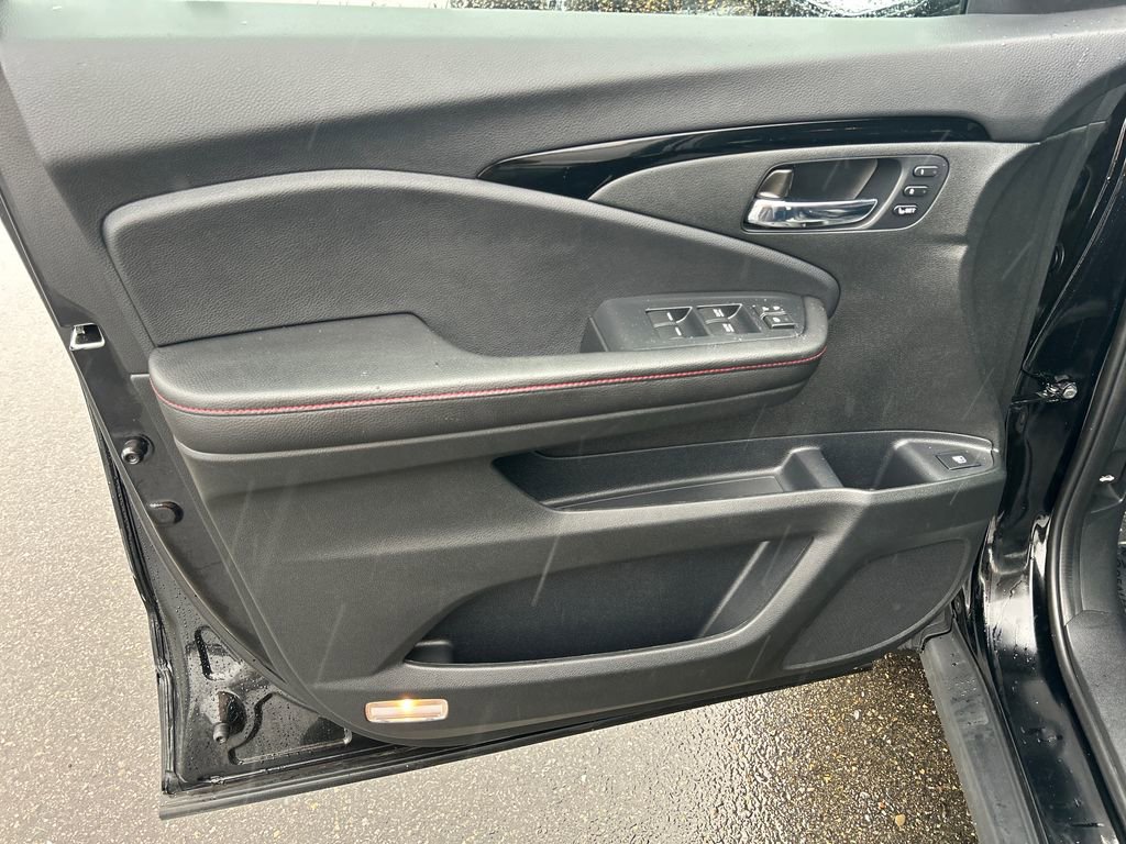 Used 2025 Honda Ridgeline Black Edition image 17