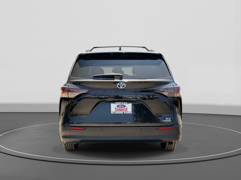 Used 2024 Toyota Sienna XLE w/ XLE Plus Package FWD image 6