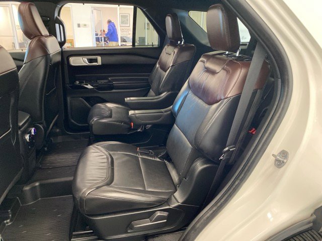 Certified 2023 Ford Explorer Platinum w/ Technology Package AWD/4WD image 10