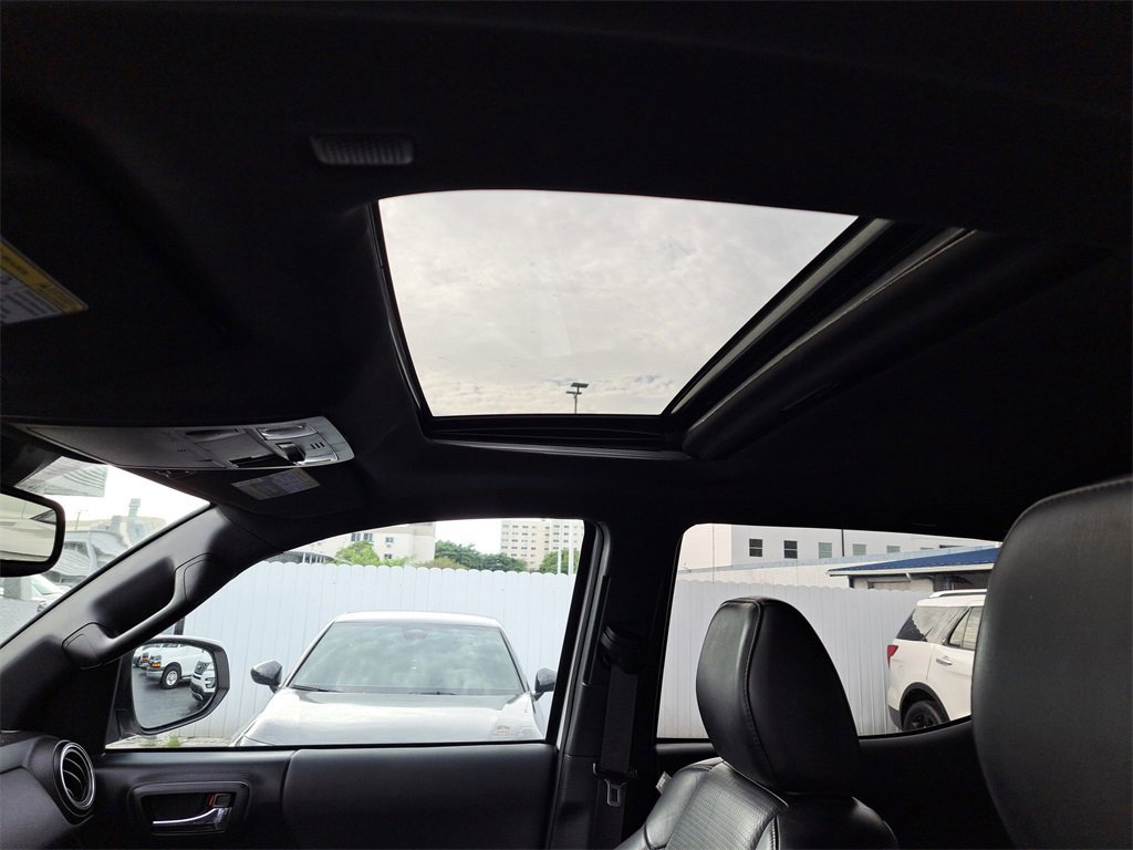 Used 2019 Toyota Tacoma TRD Sport image 15