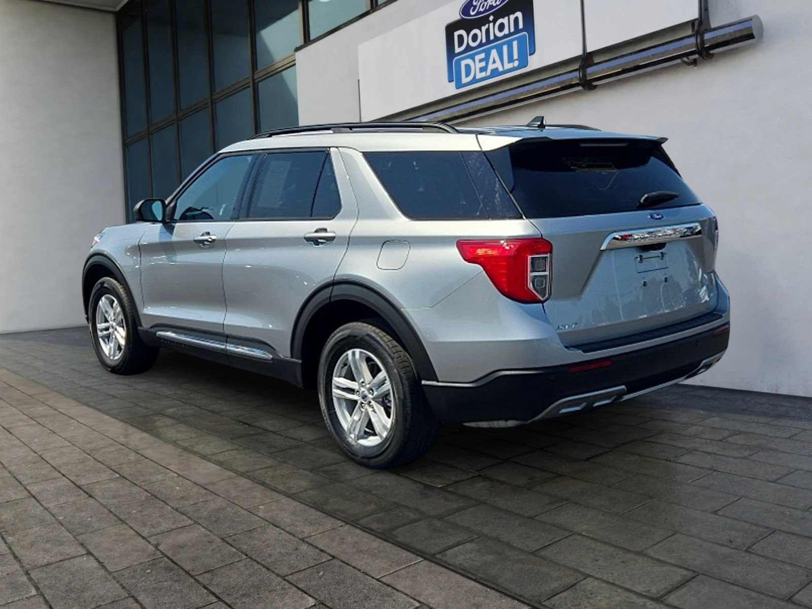 Certified 2024 Ford Explorer XLT w/ Equipment Group 202A AWD/4WD image 5