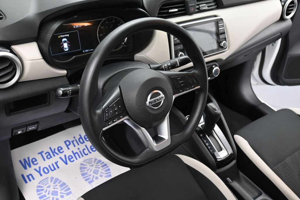 Used 2022 Nissan Versa SV FWD image 13