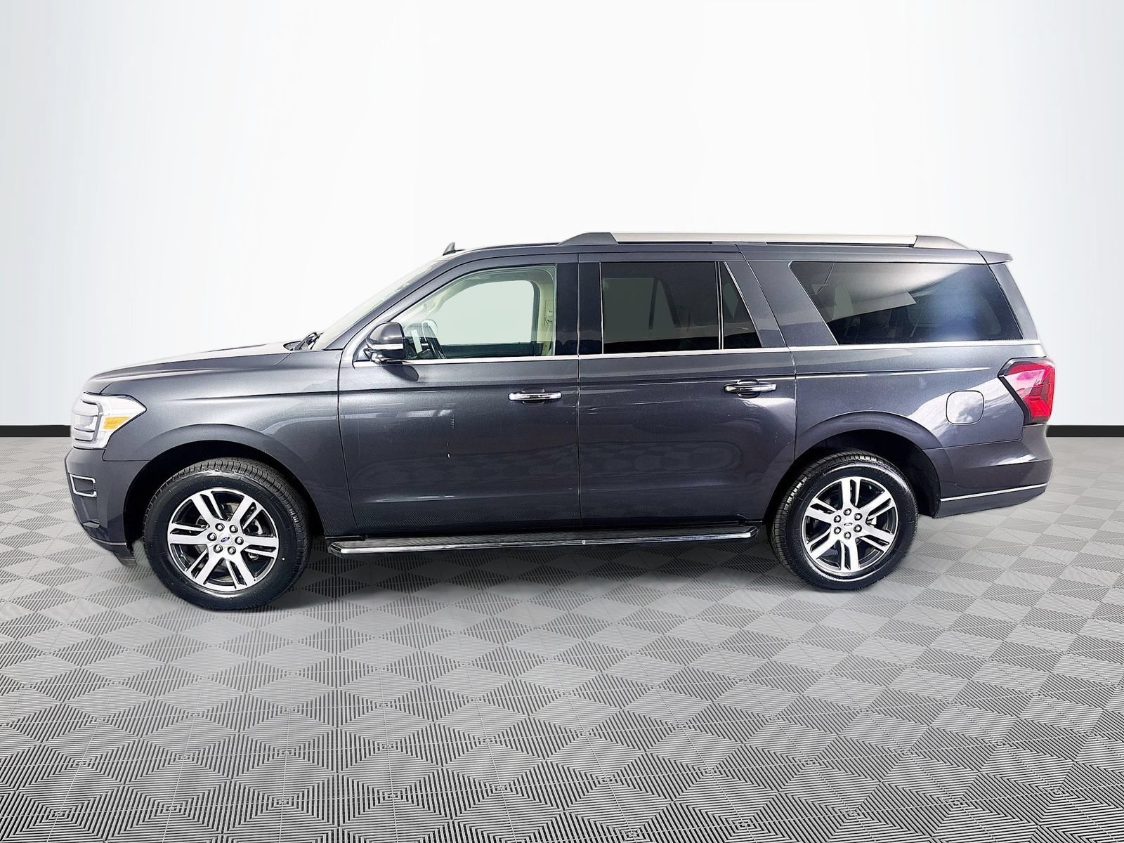 Certified 2022 Ford Expedition Max Limited RWD image 4