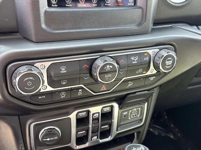 Used 2018 Jeep Wrangler Unlimited Sahara AWD/4WD image 29