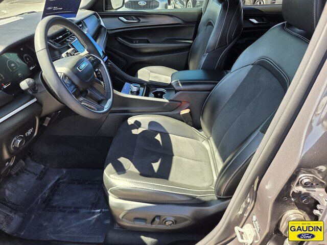 Used 2024 Jeep Grand Cherokee Altitude AWD/4WD image 11