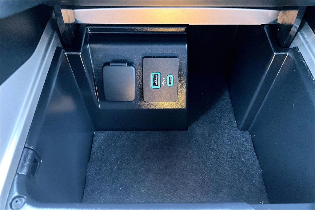 Certified 2023 Ford Explorer Limited w/ Equipment Group 301A image 33