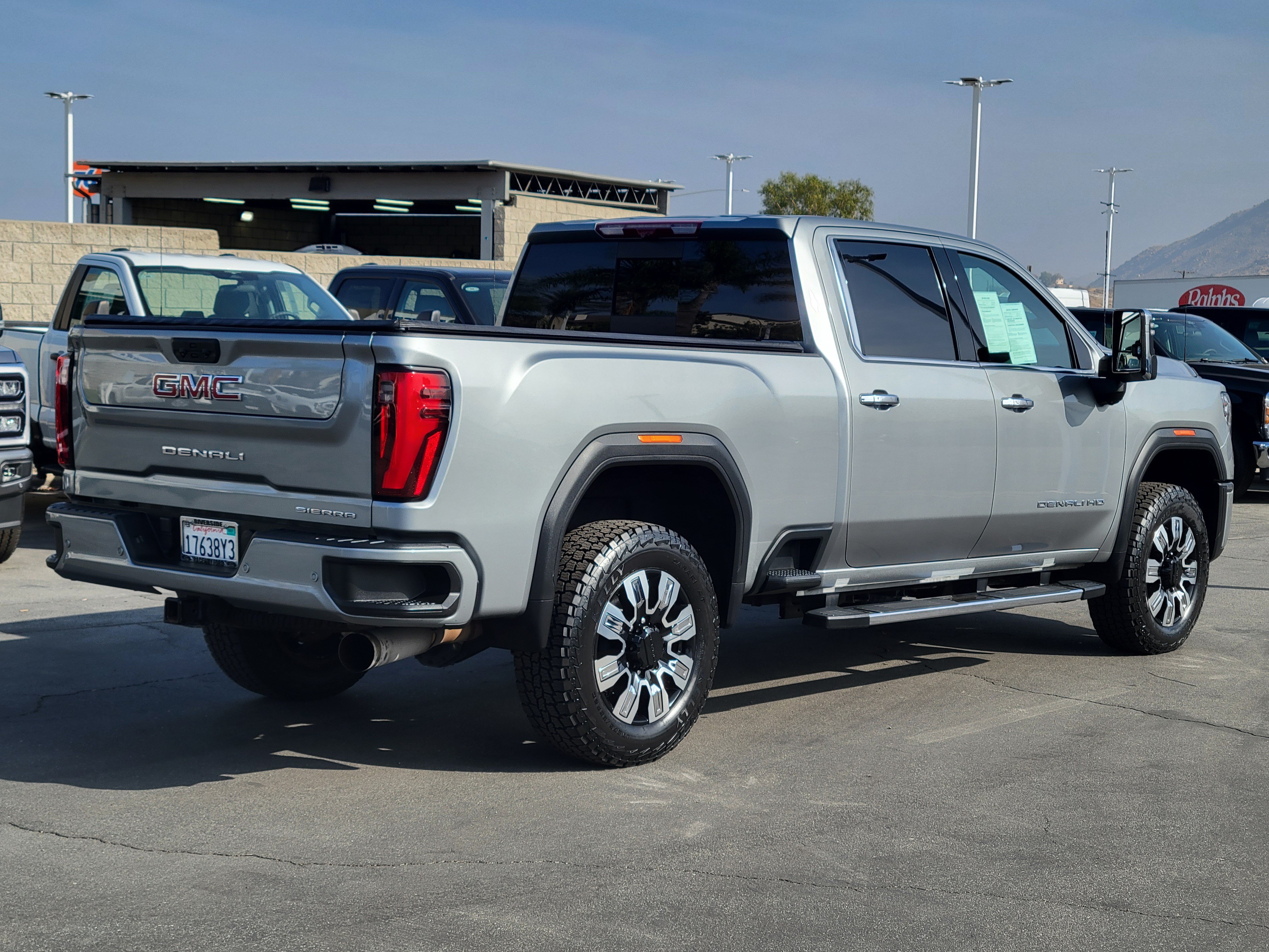 Used 2024 GMC Sierra 2500 Denali w/ Denali Reserve Package AWD/4WD image 2