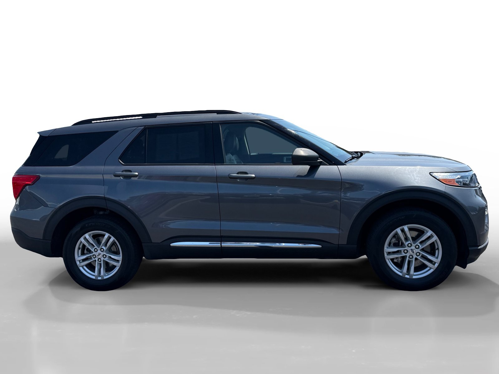 Certified 2022 Ford Explorer XLT w/ Equipment Group 202A AWD/4WD image 6