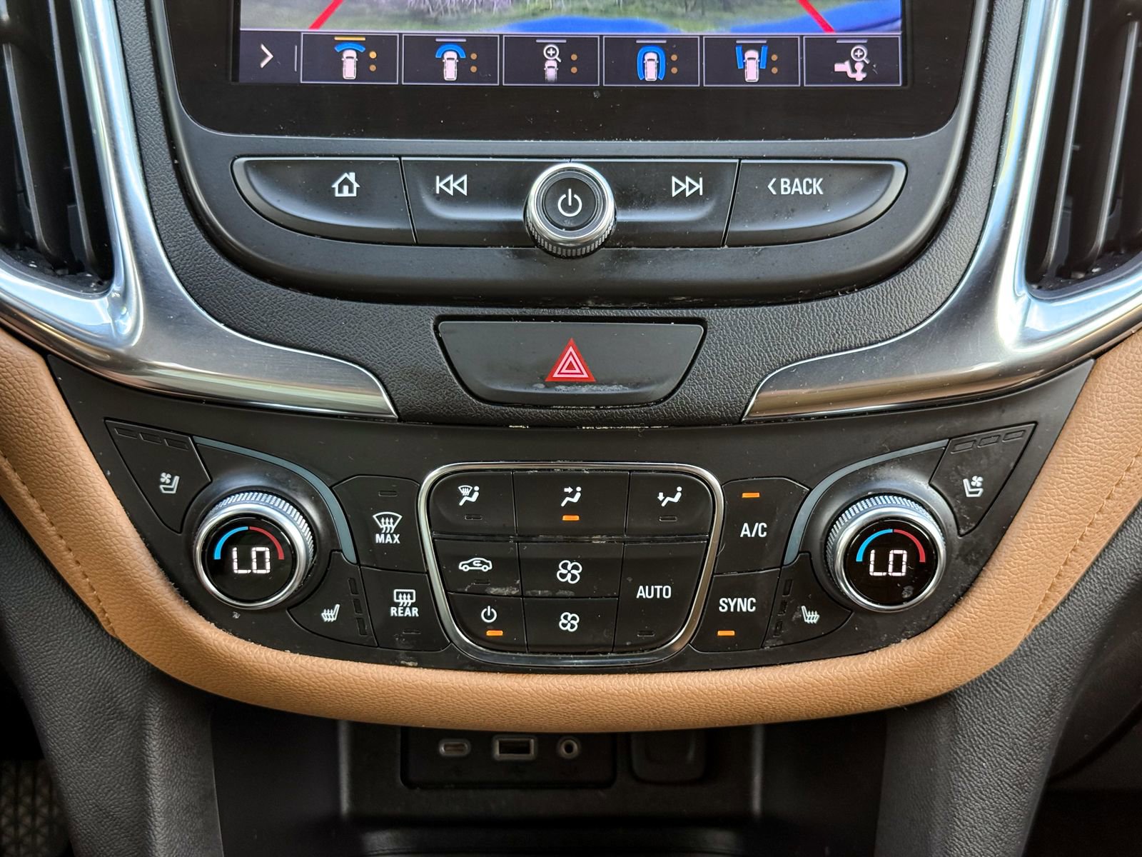 Used 2021 Chevrolet Equinox Premier AWD/4WD image 25